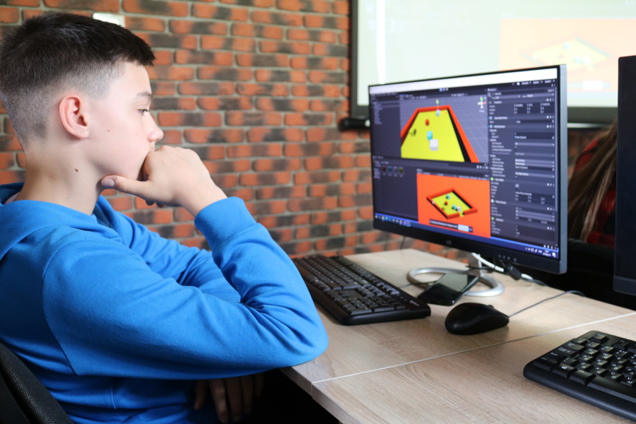 Roblox Studio: Создай свою вселенную + Приложения для жизни: От идеи до прототипа